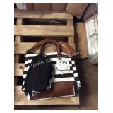 1 LOT HAND BAGS