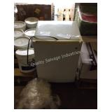 1 LOT GE COMPACT REFRIGERATOR