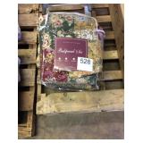 1 LOT QUEEN QUILT