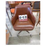 Rolling/swivel office chair