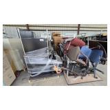 Mixed lot of Office Desks/ Office Chairs/Misc
