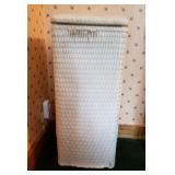 Wicker clothes hamper