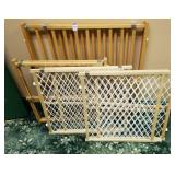 Lot of 4 child/ pet gates