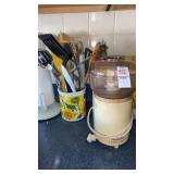 Sunbeam Oscar chopper& utensils in holder