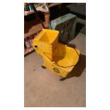 Plastic ringer bucket