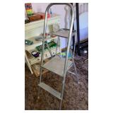 Aluminum folding painters ladder