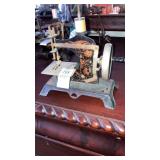 Mini decorated metal sewing machine