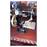 Mini cast Singer sewing machine