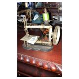 Mini decorated metal sewing machine