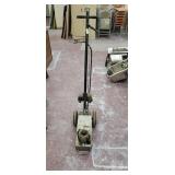 Air over hydraulic bottle jack