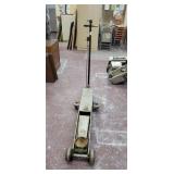 OTC Stinger 10 ton floor jack