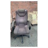 2 desk chairs different sizes