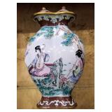 Little Chinese vase with lid