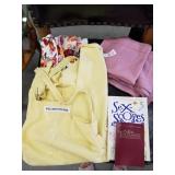 Lot of 6 cloth napkins, Sonoma apron, New