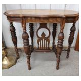 Fancy wooden table 34x22x28