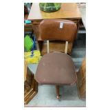 Rolling office chair