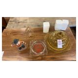 Lot of trinkets (yellow glass, ceramic figure,