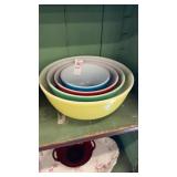 Pyrex mixing bowl set colors