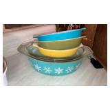 Pyrex oval snowflake casserole & 10oz mini oval
