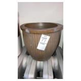 Small Swank ribbed crock as is