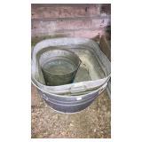 2 galvanized wash tubs & bucket