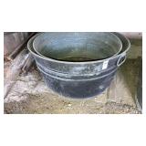 2 galvanized wash tubs