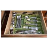 Oneida stainless flatware  svc for 12+serv pcs