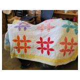 Beautiful handmade quilt approximately 80x90