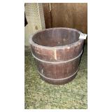 Antique grain measure 9" diam x 7" tall