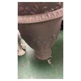 2 lg plastic planters