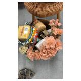 Lot set of assorted items wicker, pot