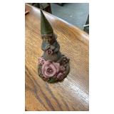 Tom Clark gnome with roses 6 1/2 inches tall