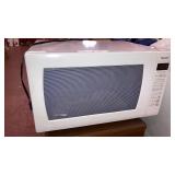 Panasonic microwave 1250 watt & micro cookware