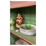 Lot of trays, figurines and lamp