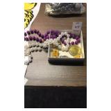 Assorted pieces of jewelry