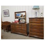 4 piece bedroom piece: dresser w/mirror, chest of