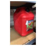 Plastic 5 gallon gas can