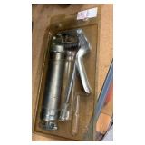 Small grease gun