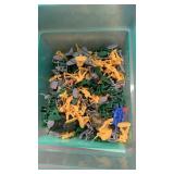 Small box of military small plastic figures