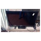 Sanyo 32" flatscreen TV w/ remote