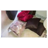 Lot of 5 throw pillows