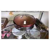 Kitchen knives, simply Ming Wok w/ lid