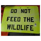 Do not feed the wildlife sign