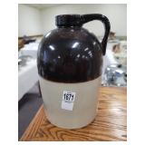 Two-tone crock jug