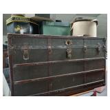 Flattop steamship trunk