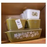 Pyrex 5 piece fridge keepers with lids
