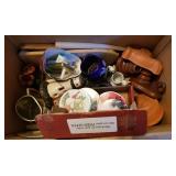Box lot of various decorative items