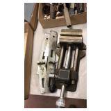 Milling vice and pulling arms