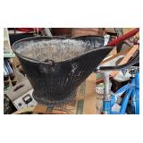 Coal skuttle with shovel