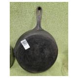 #8 vintage cast iron frying pan